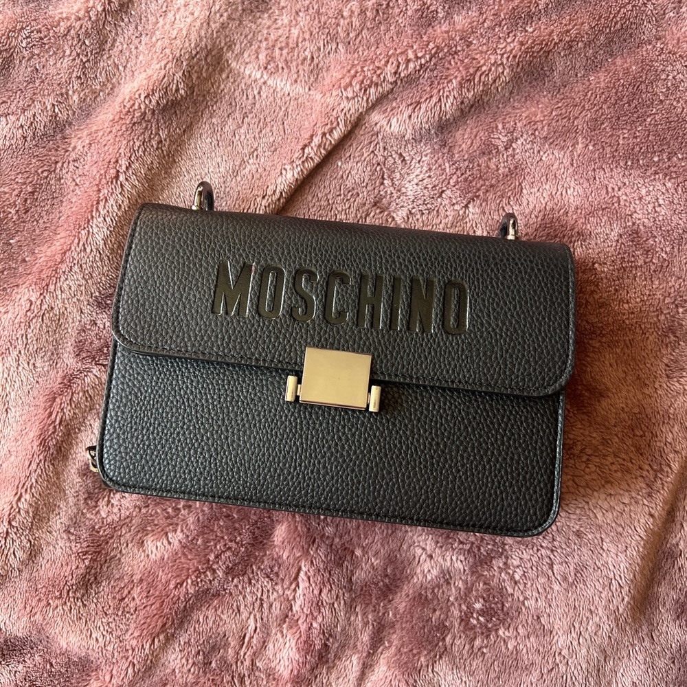 Black shoulder bag